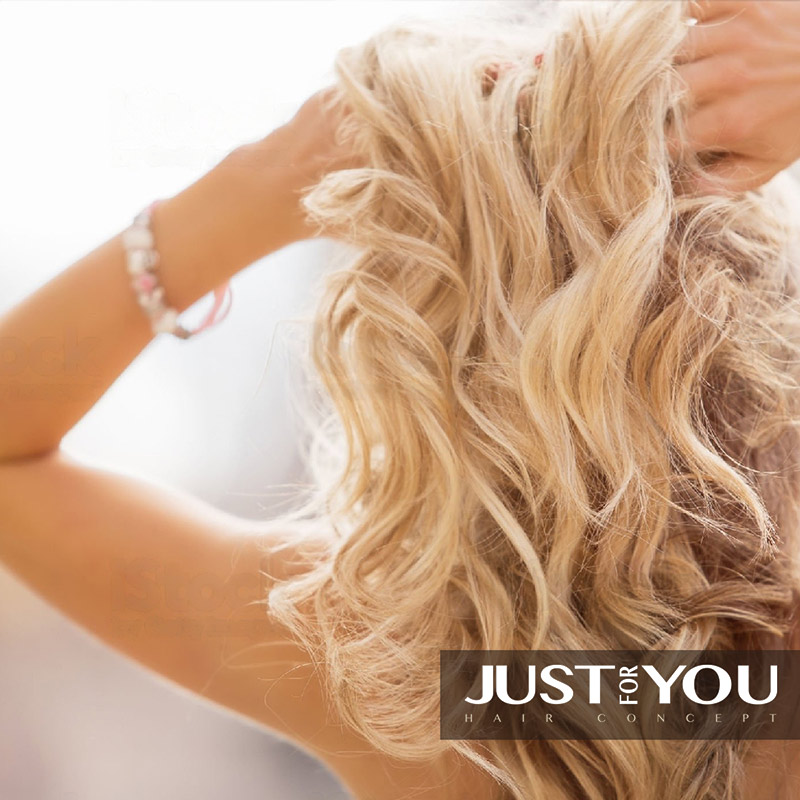 Curare i capelli biondi in estate