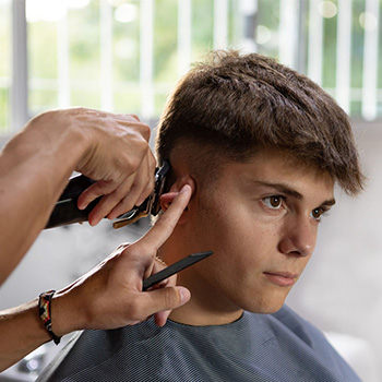 Taglio capelli ragazzo