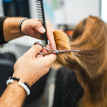 Taglio capelli ragazza
